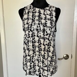 Violet + Claire short sleeve blouse black and white design size M